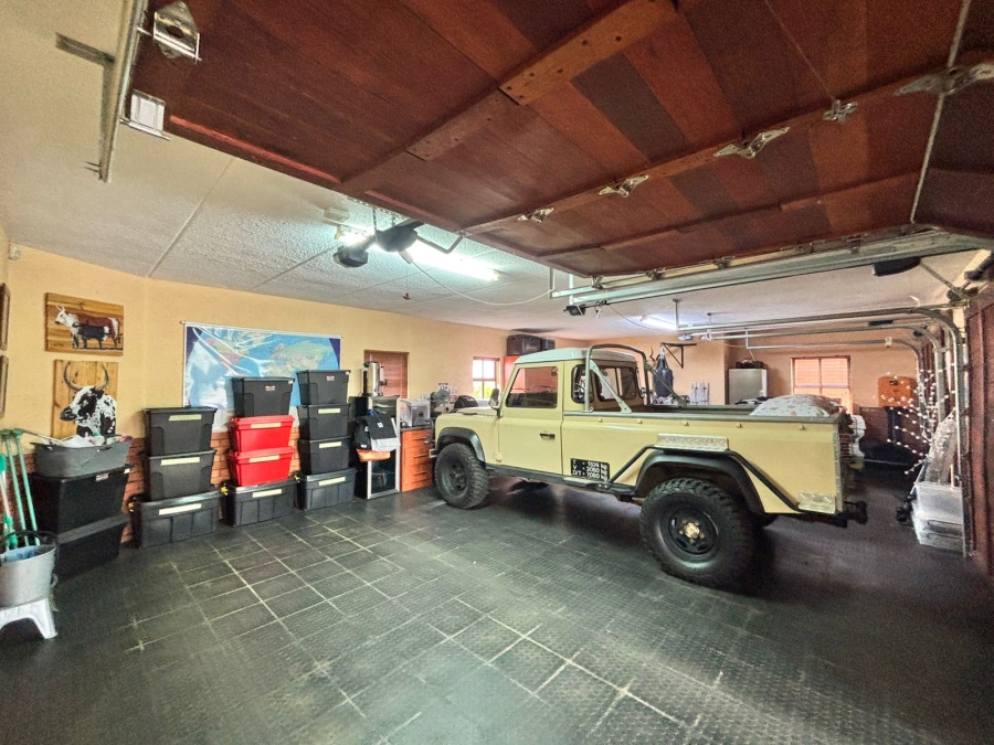 5 Bedroom Property for Sale in Grimbeeck Park North West